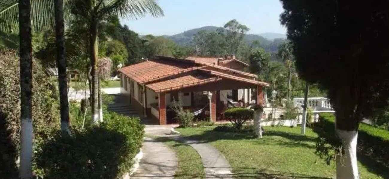 Linda chácara!!! móvel para venda possui 13.810 metros quadrados com 3 quartos