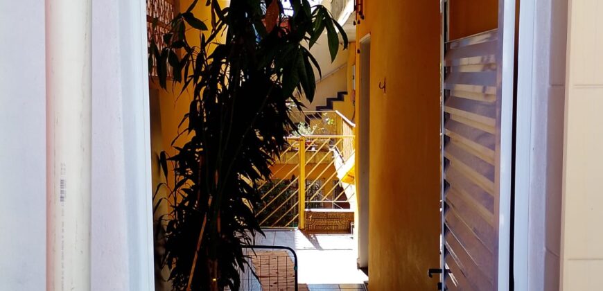 Casa com 2 moradias à venda Vila Tolstoi, São Paulo