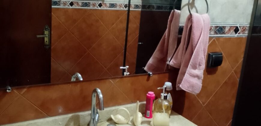 Casa com 2 moradias à venda Vila Tolstoi, São Paulo